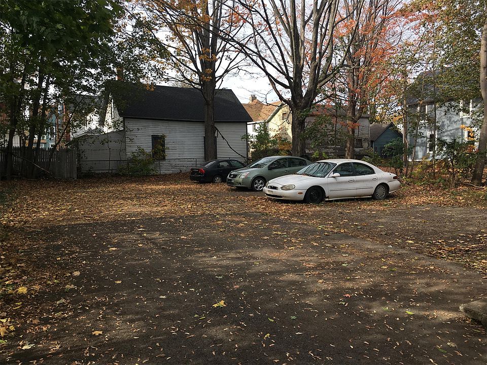 2nd image of 123 Oak St APT 2
