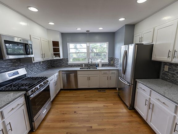 2nd image of 813 Belvoir Hills Dr