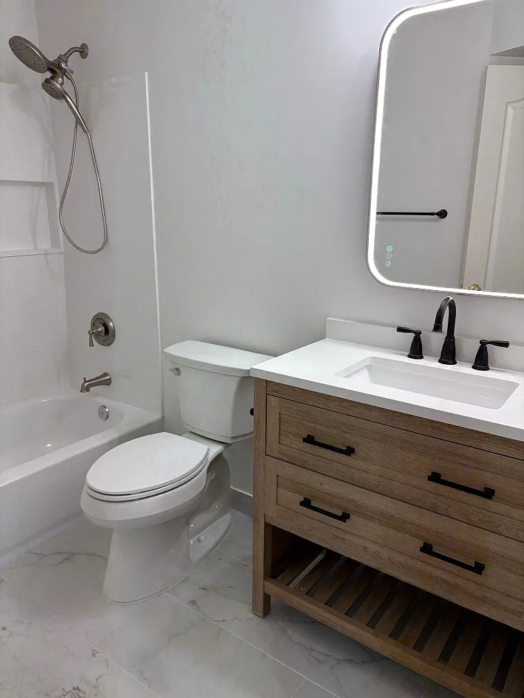 3 bed, 2.5 bath, 2140 sqft, $3,200 — Photo 2
