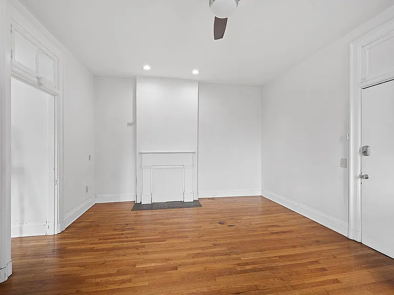 2419 Vine St #5 — Photo 8