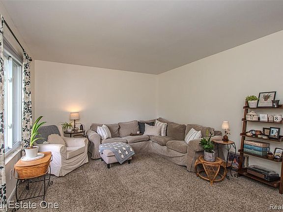 2nd image of 207 Murphy St #207