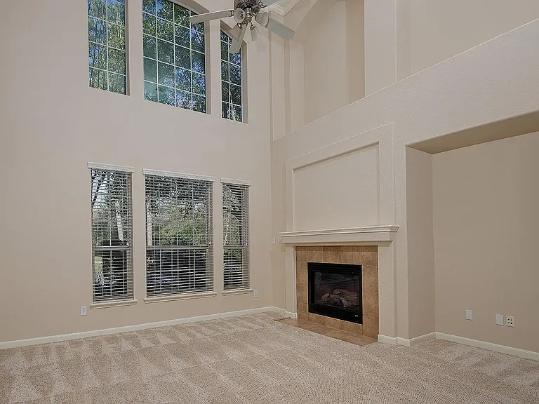 50 E Pipers Green St — Photo 5