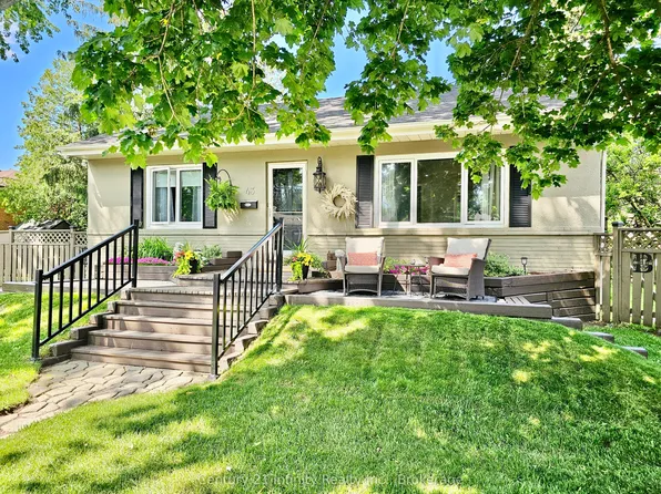 43 Colonial Ave, Toronto, ON M1M 2C3