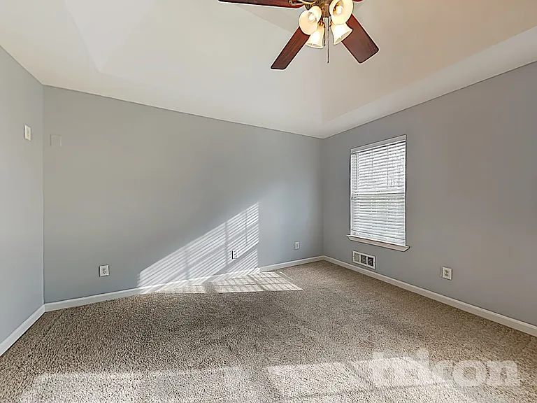 162 Robbens Dr — Photo 8