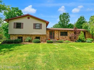 7074 Palms Rd, Fair Haven, MI 48023