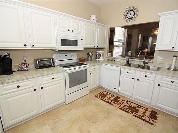 4th image of 3205 Bellingham Dr