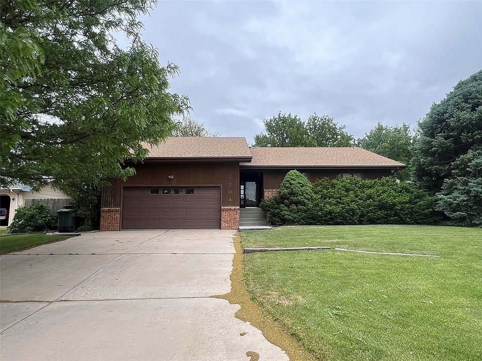 1st image of 2204 Robin Rd