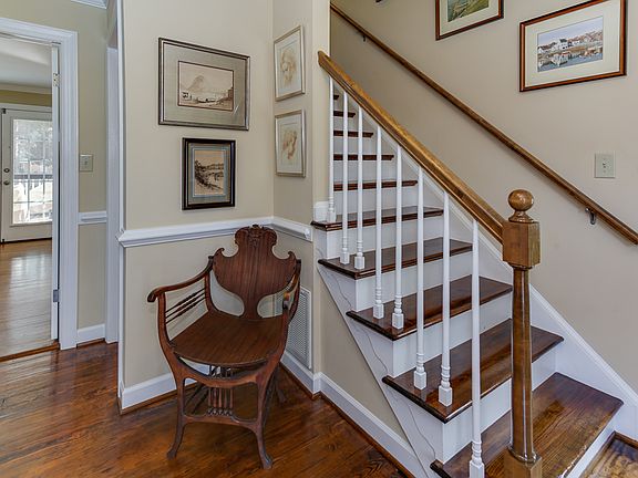 5th image of 16 Blacksmythe Ln