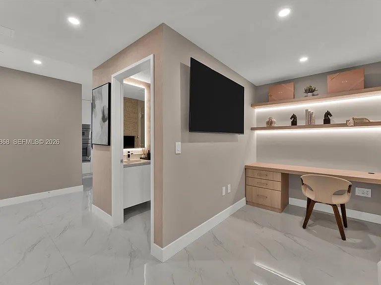 700 NE 24th St #1602 — Photo 18
