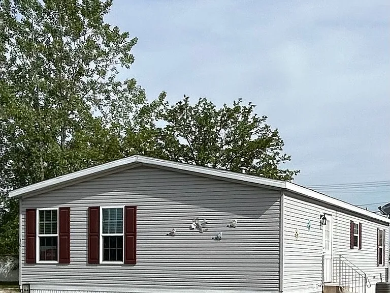 Reynolds Senior Village — Photo 36