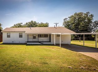 619 N 6th St, Mountain View, OK 73062