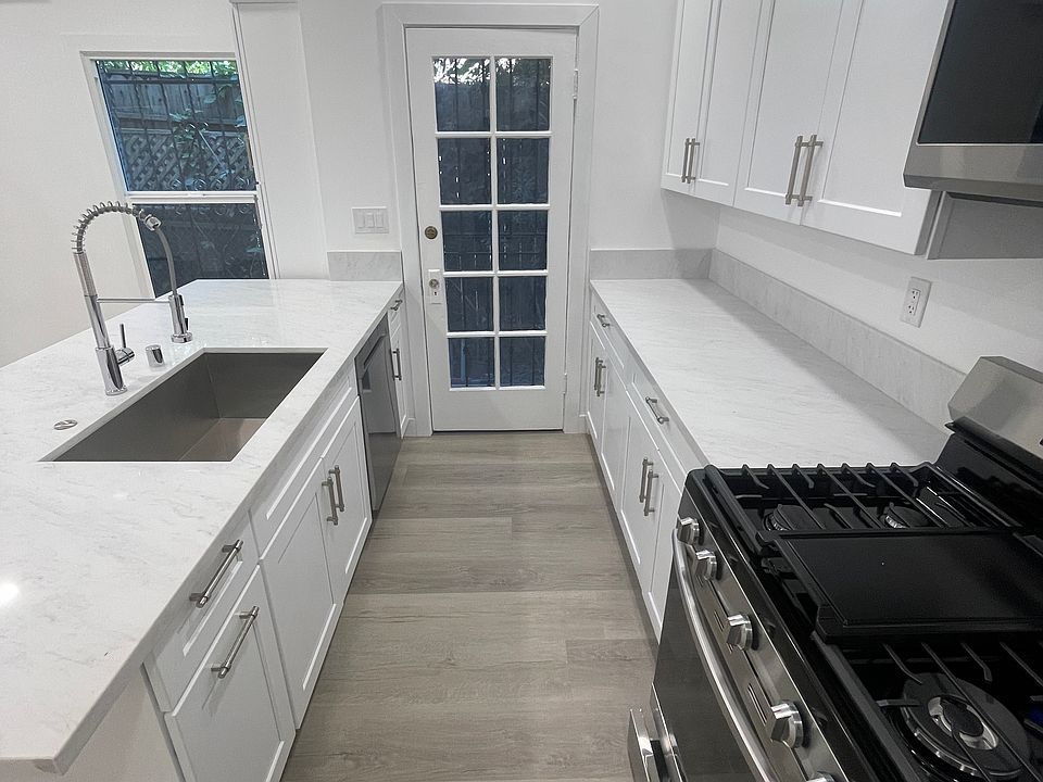 1st image of 607 N Plymouth Blvd #4