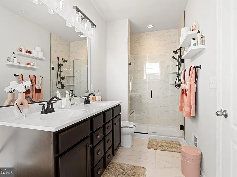 7713 Presidential Pkwy — Photo 15