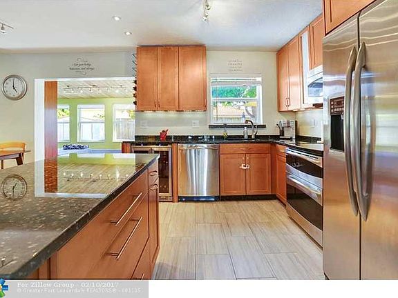 4th image of 380 SE 1st Ave