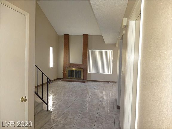 3rd image of 1433 Chatsworth Ct