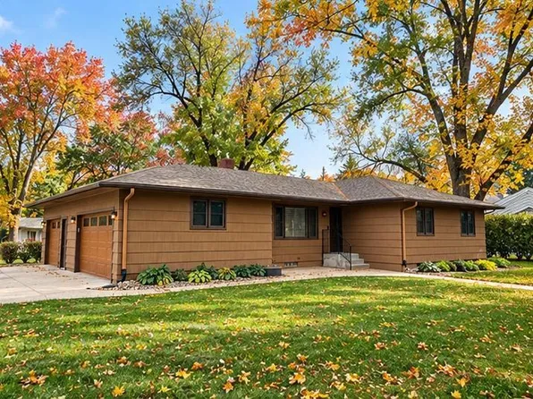 251 Arthur Ave E, Winsted, MN 55395