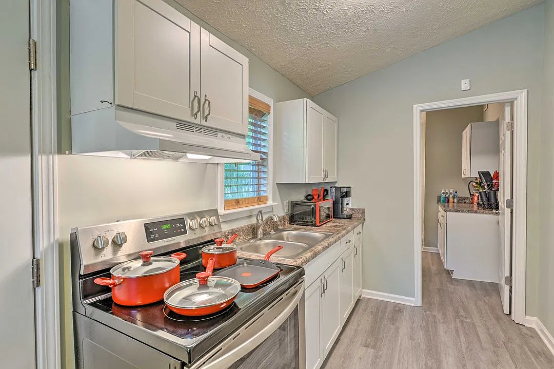 3 bed, 1.5 bath, 1024 sqft, $3,200 — Photo 4