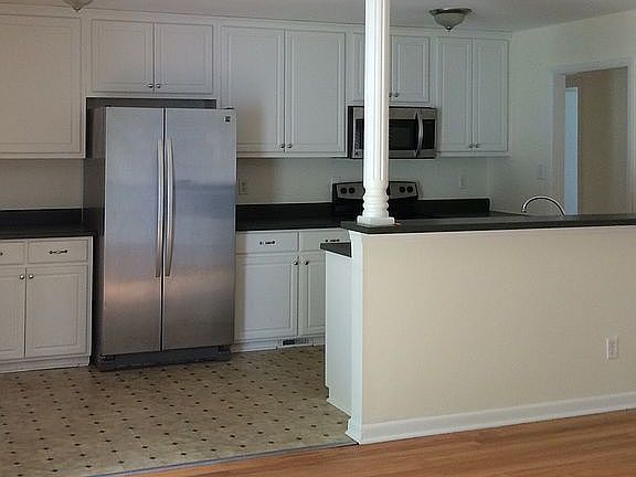 3rd image of 1119 Eisenhower Dr