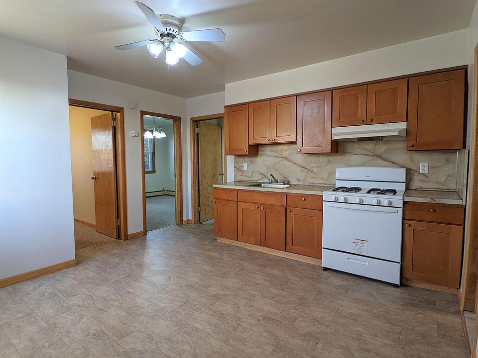 UPGRADE ** BRAND NEW COUNTERTOPS AND TILE BACKSPLASH ** BEING INSTALLED. NEW MICROWAVE - BEING INSTALLED.
