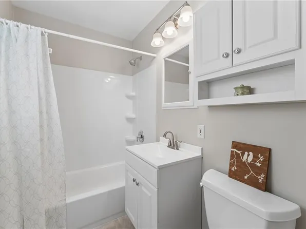 5801 Floyd St, Overland Park, KS 66202