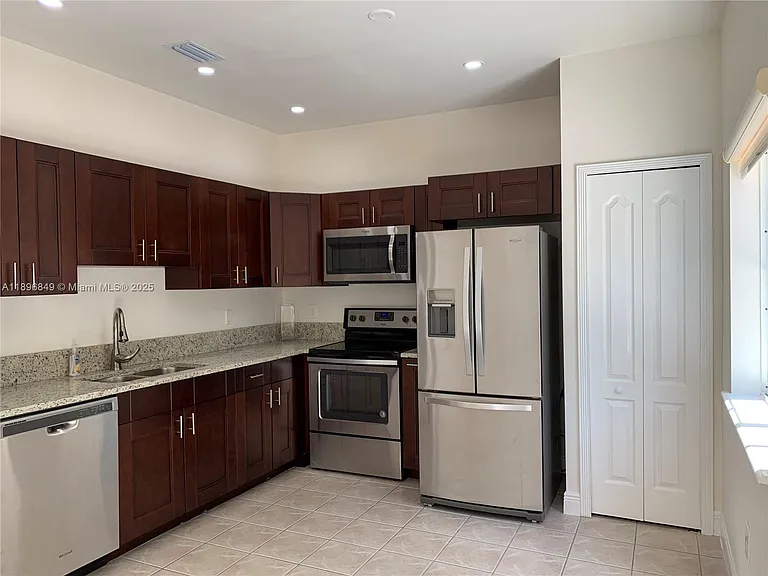 14179 SW 126th Pl — Photo 4