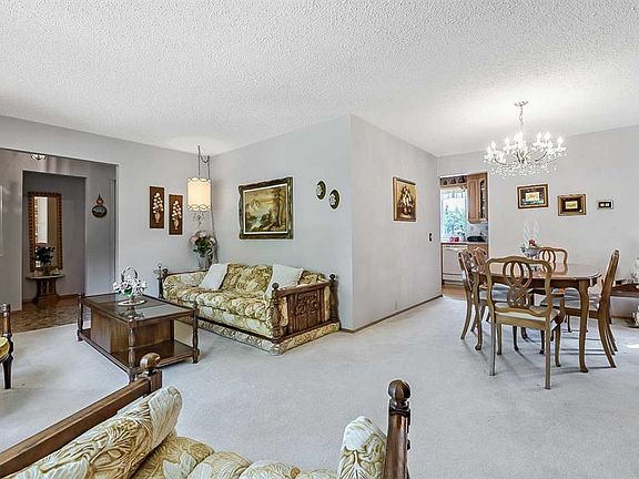 5th image of 832 W Canna Cres SW