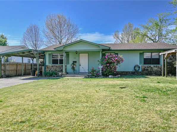 1304 Hickory Ave, Mena, AR 71953