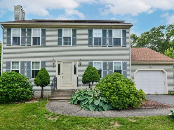 13 Valente Dr, Worcester, MA 01604