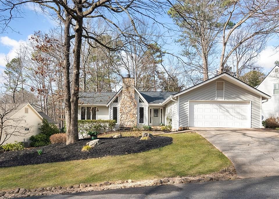 1st image of 413 Sassafras Rd