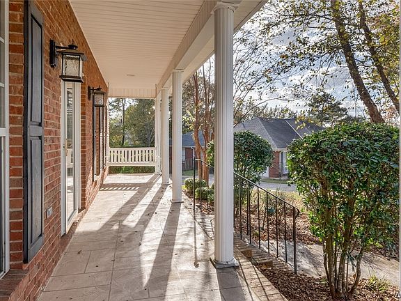 2nd image of 6131 Garden Oaks Dr