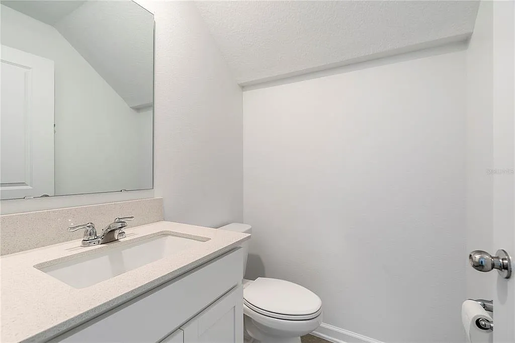 4 bed, 3.5 bath, 1944 sqft, $2,390 — Photo 4