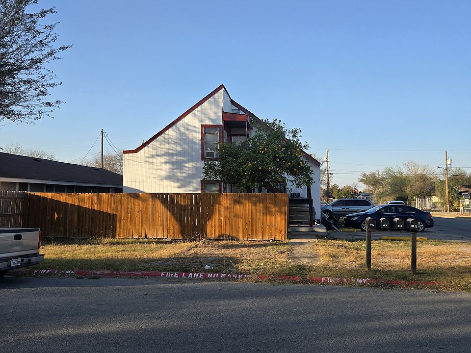 1st image of 200 W 4th St APT 1