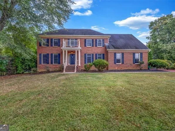 717 Oxford Ct SW, Lilburn, GA 30047