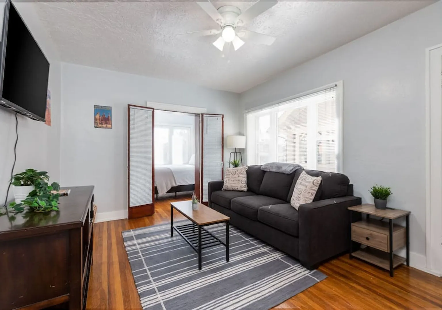 Historic Avenues Downtown Loft — Photo 2