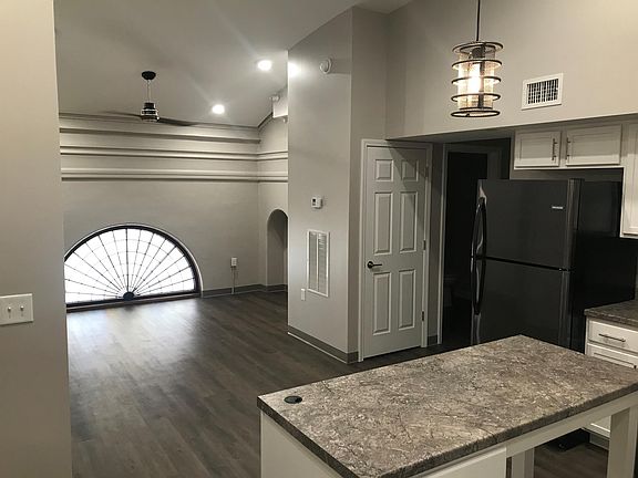 4th image of 326 W Charles St #10734076
