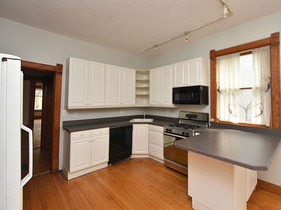 5th image of 1917 W Berteau Ave APT 1