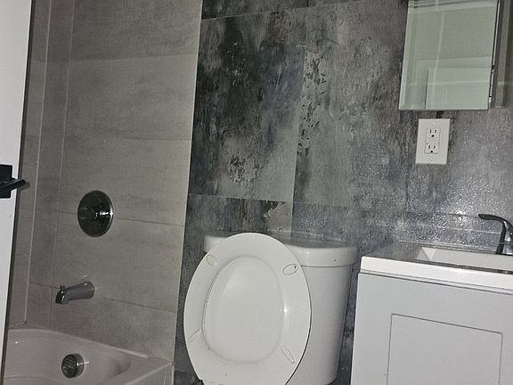 4th image of 535 Hawthorne Ave APT 105