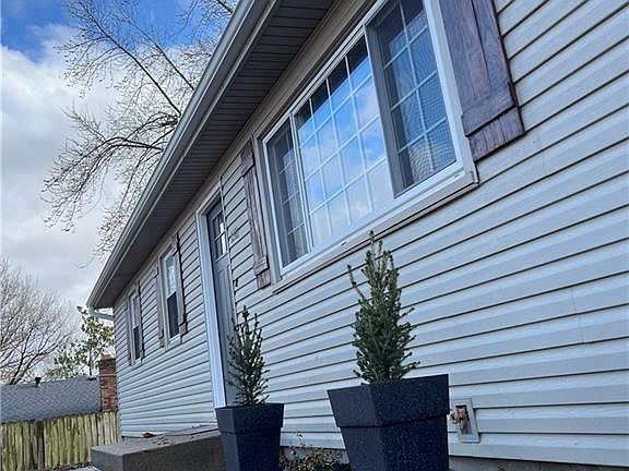 3rd image of 2511 Hillside Dr