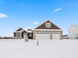 2712 Creekwood Cir, Green Bay, WI 54311