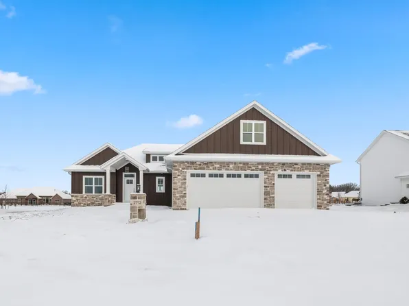 2712 Creekwood Cir, Green Bay, WI 54311