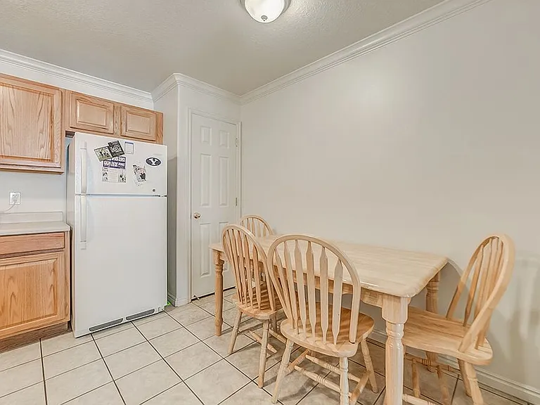 567 N University Ave #212 — Photo 4