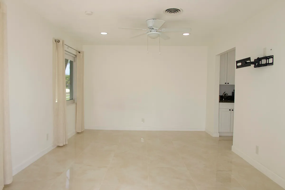 Building Photo - 1314 Barrington Dr