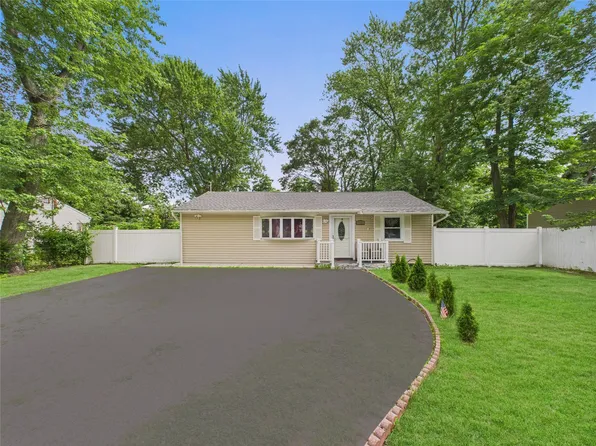 142 Suffolk Avenue, Brentwood, NY 11717