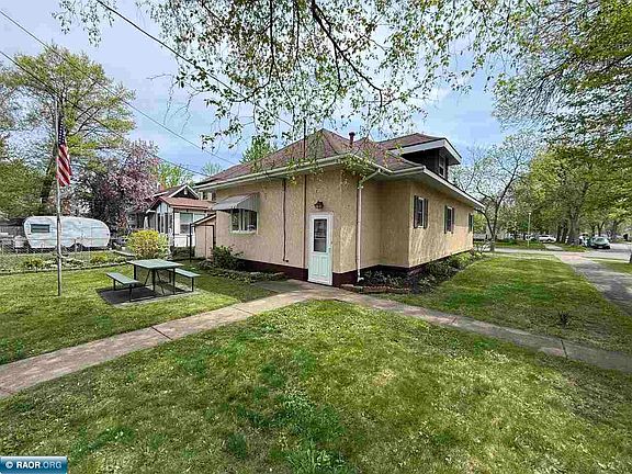 5th image of 2721 3rd Ave W