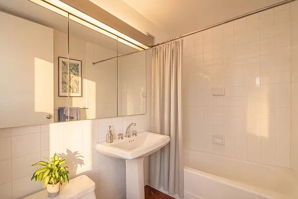 Bathroom, photo 2