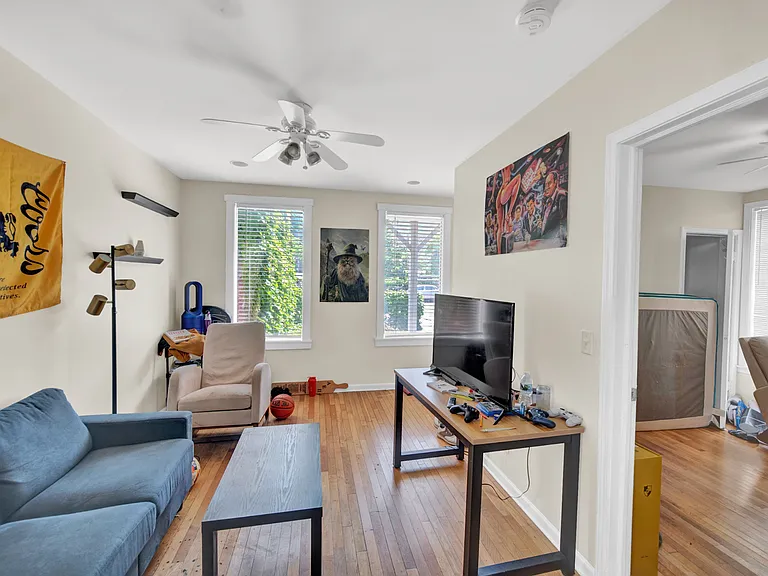 919 Foster St — Photo 18