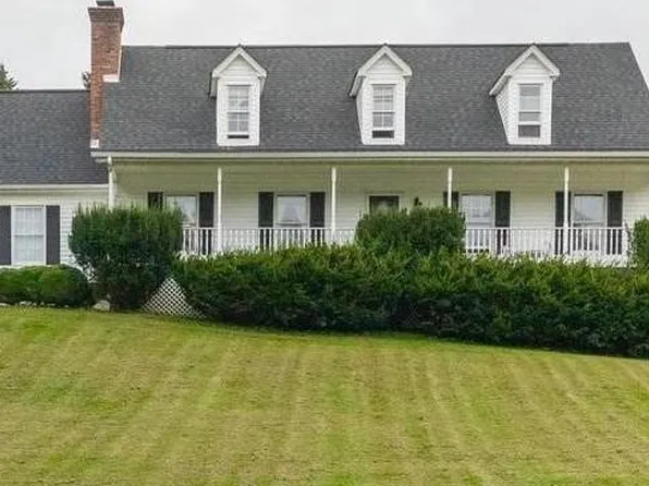1466 Ashley Ct, Amissville, VA 20106
