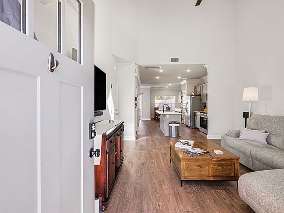 4th image of 510 Rohan Dr