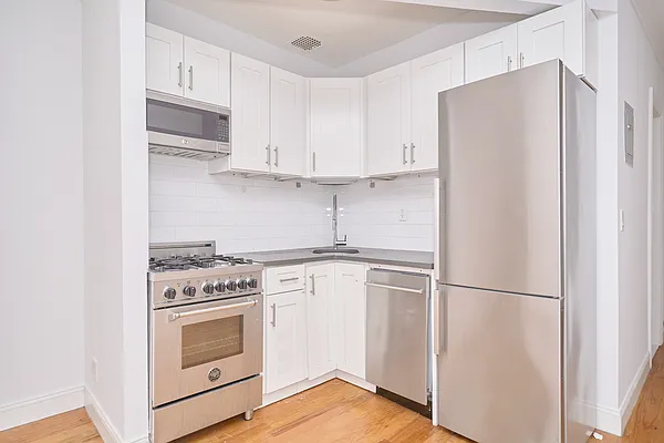 Rented by Living New York | media 10