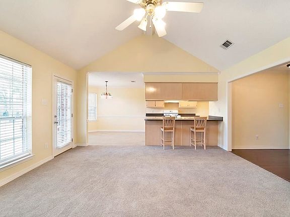 4th image of 10789 Southern Oaks Ct